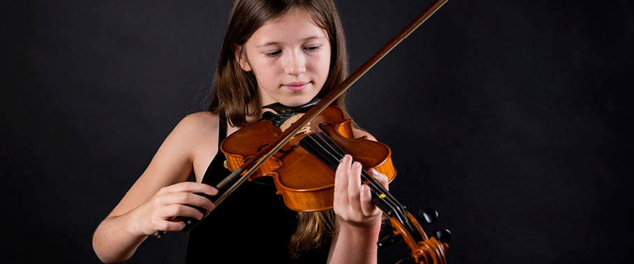 Billede af barn med violin Billede af barn med violin